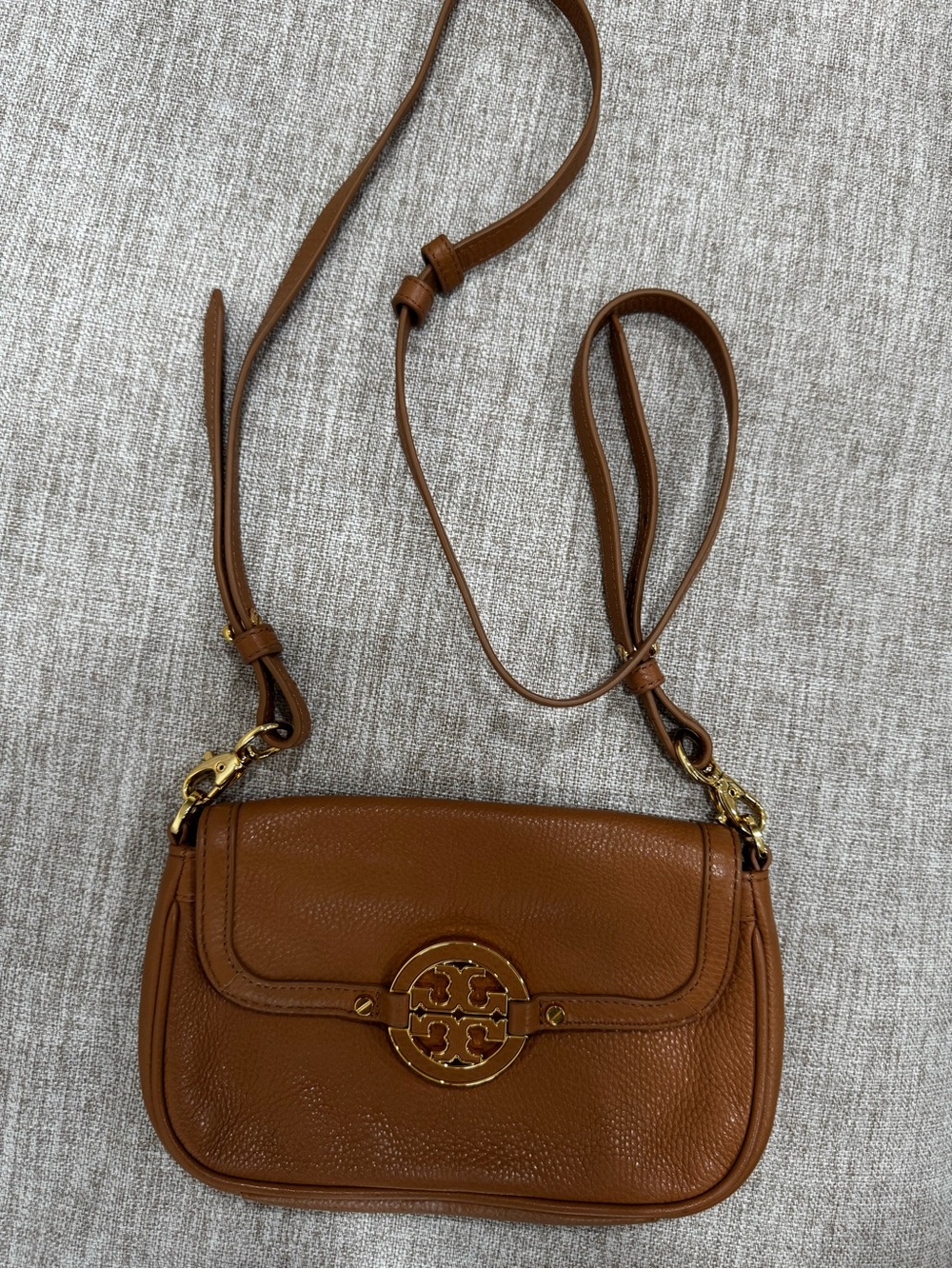 Tory Burch Amanda mini Messenger Crossbody bag purse camel/neutral with gold